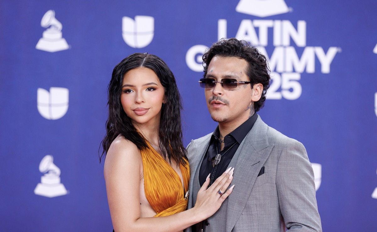 Nodal suelta polémico comentario sobre su boda con Ángela Aguilar: “Lo bueno es que es con la misma”. Foto: EFE