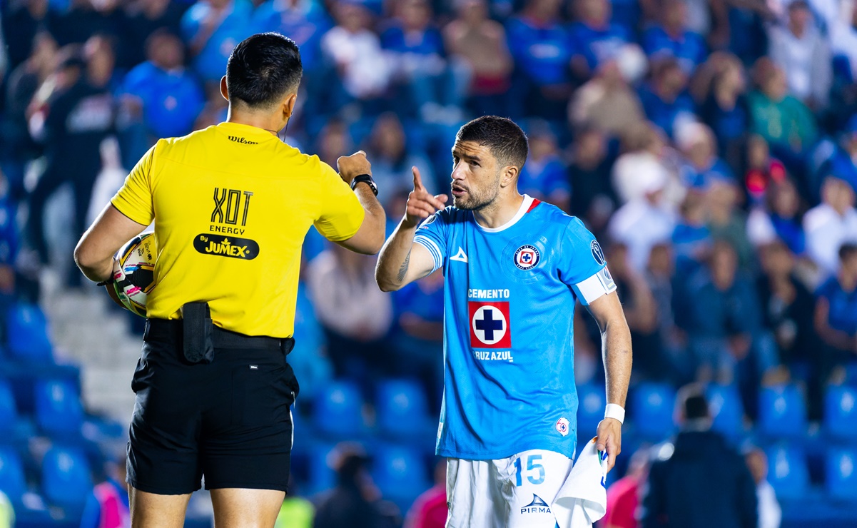 Polémica en el juego de Cruz Azul y Xolos, el árbitro no marcó un penalti para la Máquina