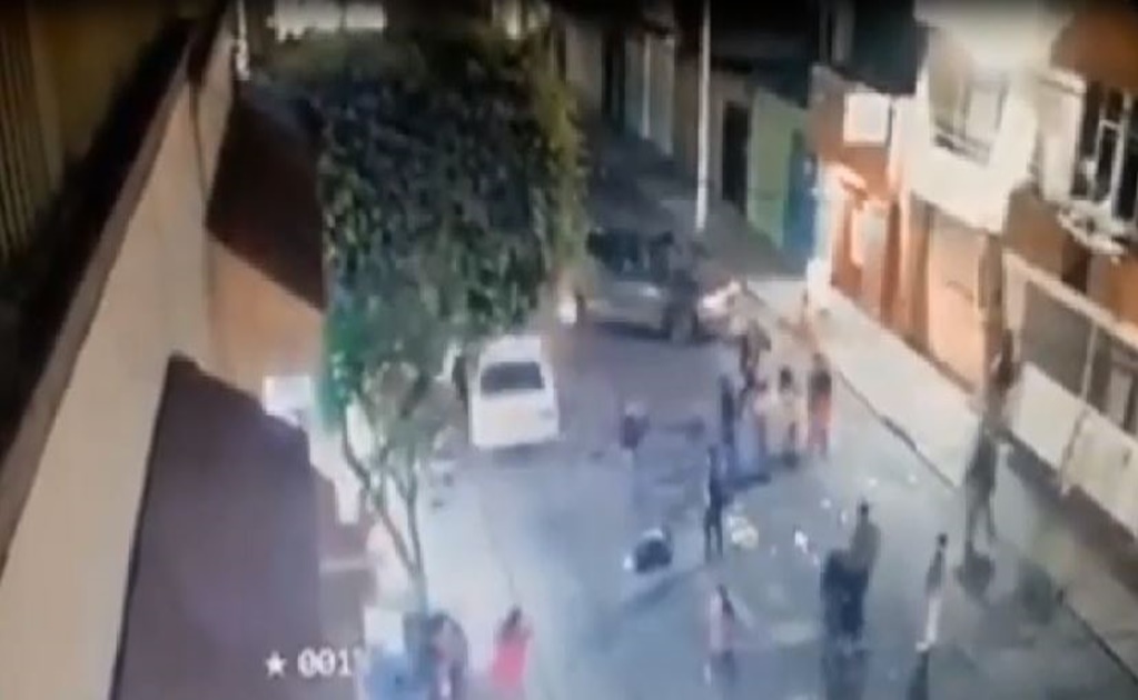 Captan en video a conductor de taxi que arrolla a morelianos en una posada