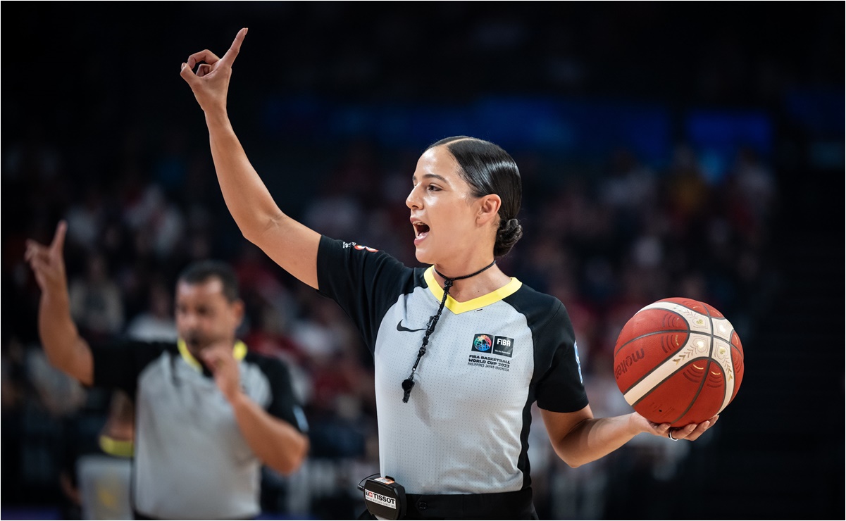 La mexicana Blanca Burns se convierte en la primera mujer árbitro en dirigir un partido de la Copa del Mundo de Basquetbol