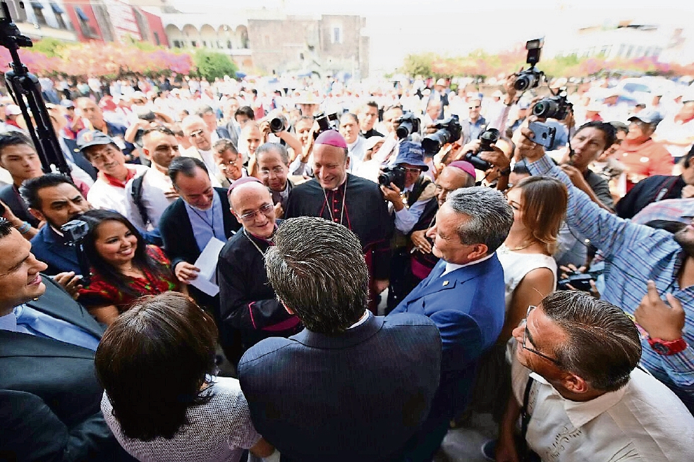 Encabeza Márquez bienvenida a obispo