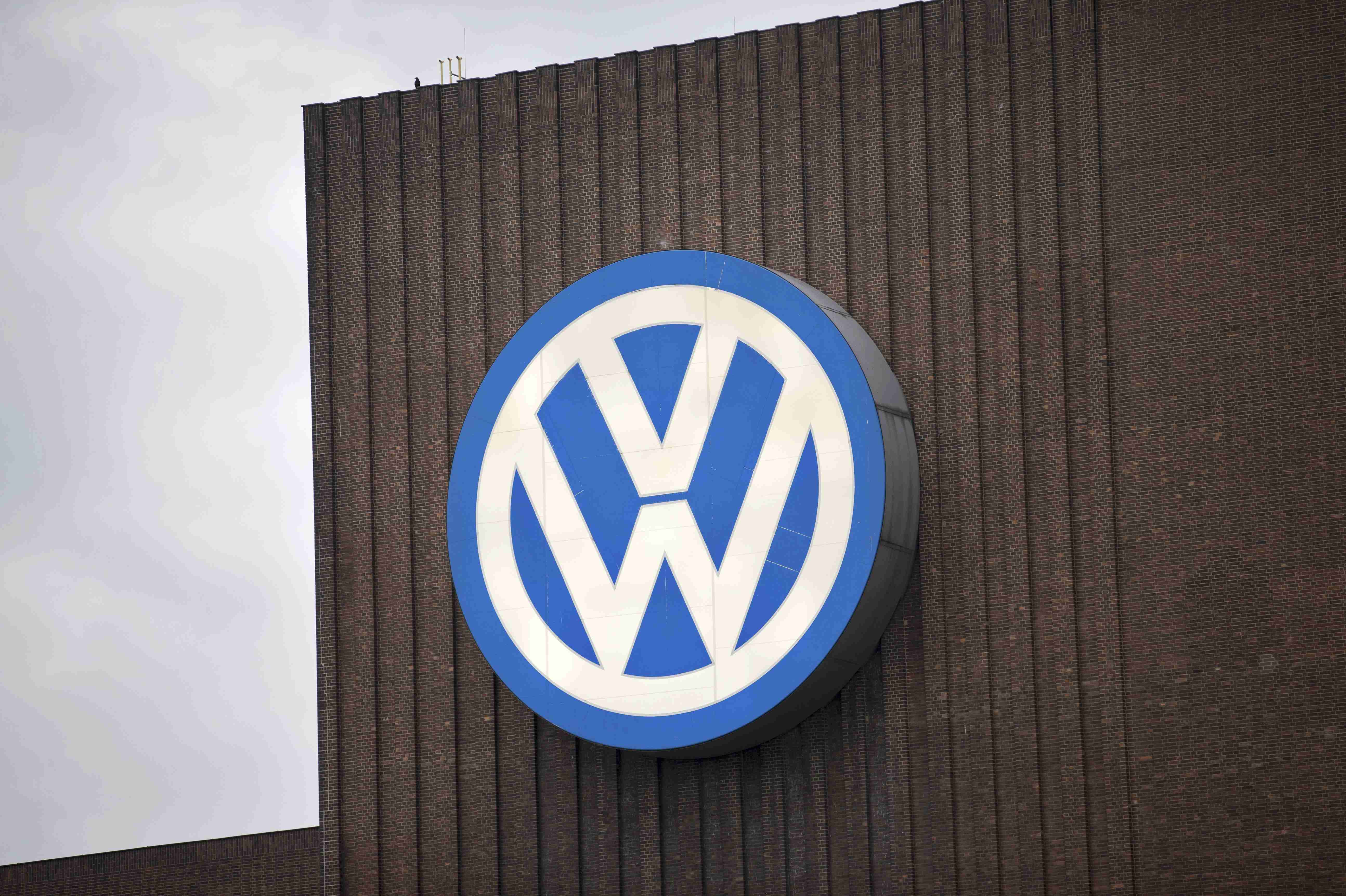 Prevén que VW tenga más pérdidas por escándalo
