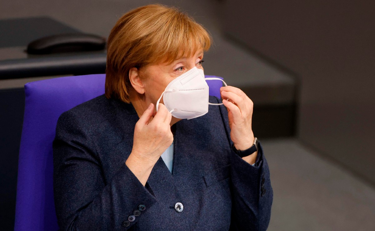 Merkel insta a saludarse por videollamada y evitar reuniones en Navidad