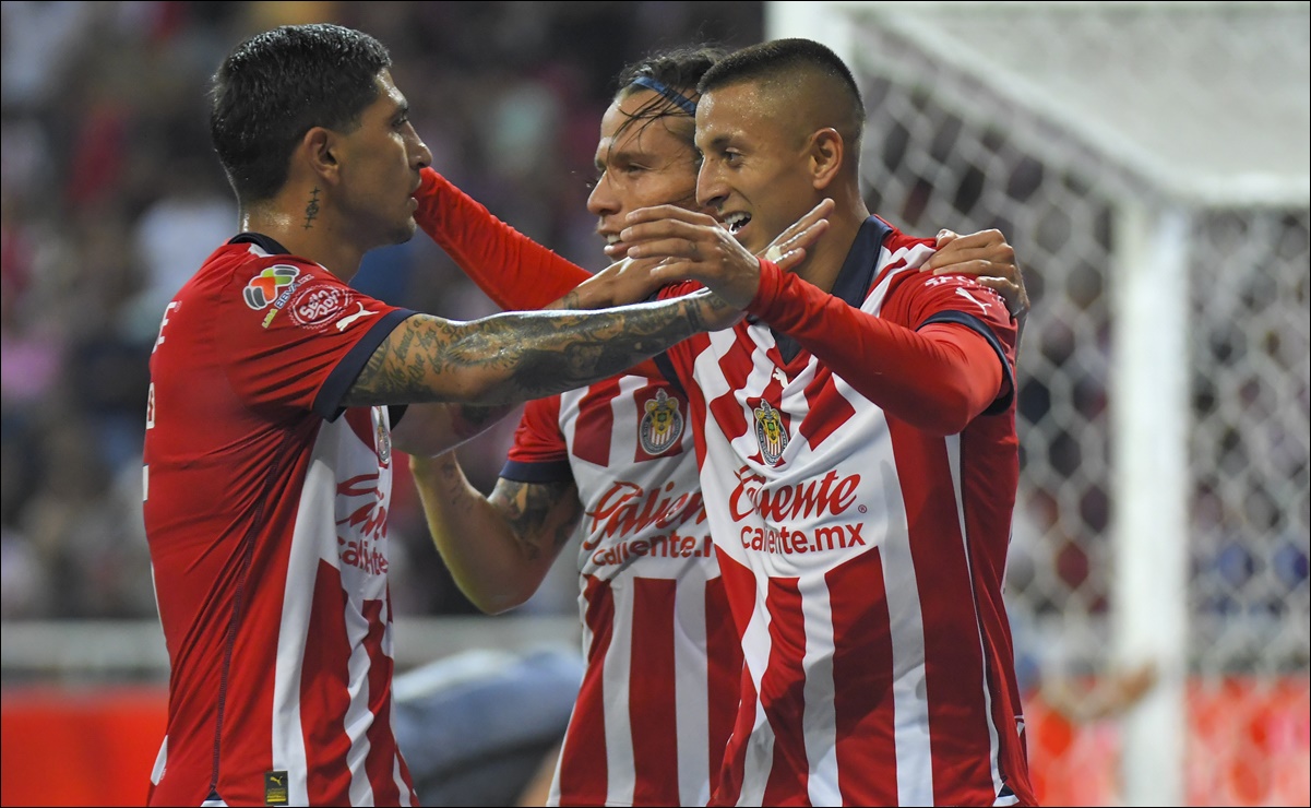 Chivas derrota en casa a Tijuana, mantiene el invicto y asegura el liderato una jornada más