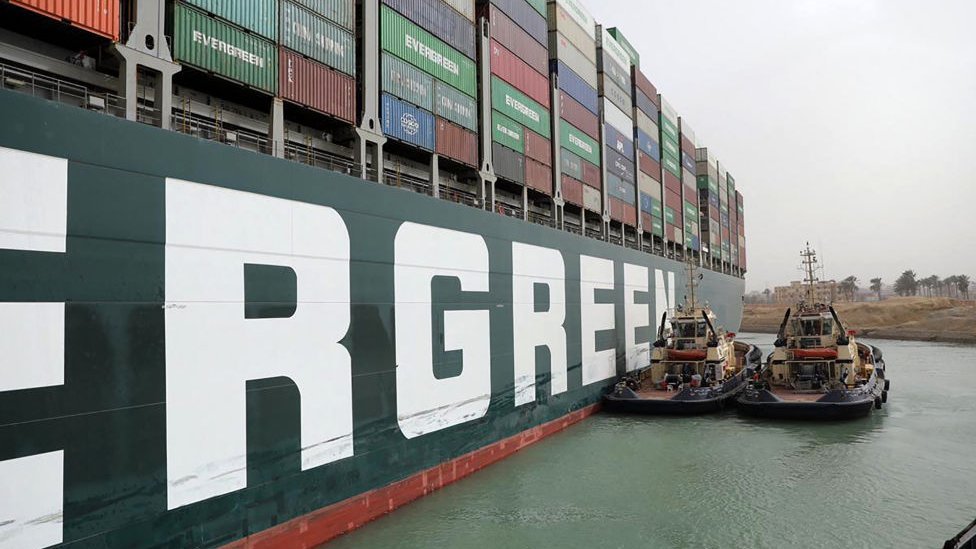 ¿Cómo afecta a tu bolsillo y al comercio mundial el bloqueo del Canal de Suez?
