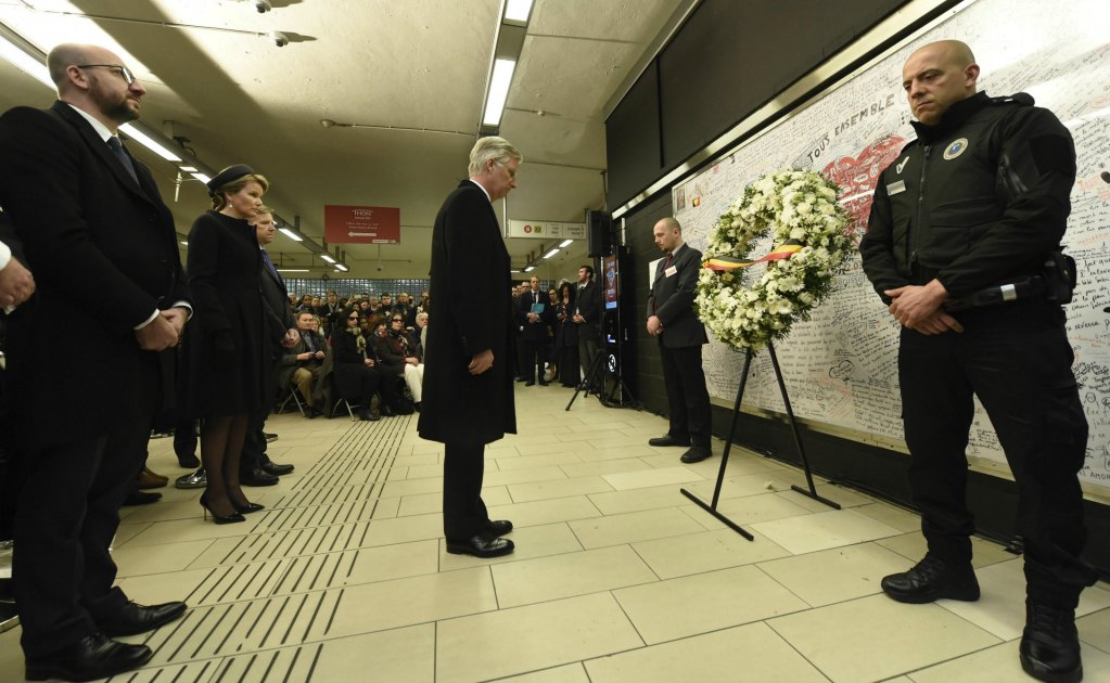 Reyes de Bélgica recuerdan atentados terroristas con minuto de silencio