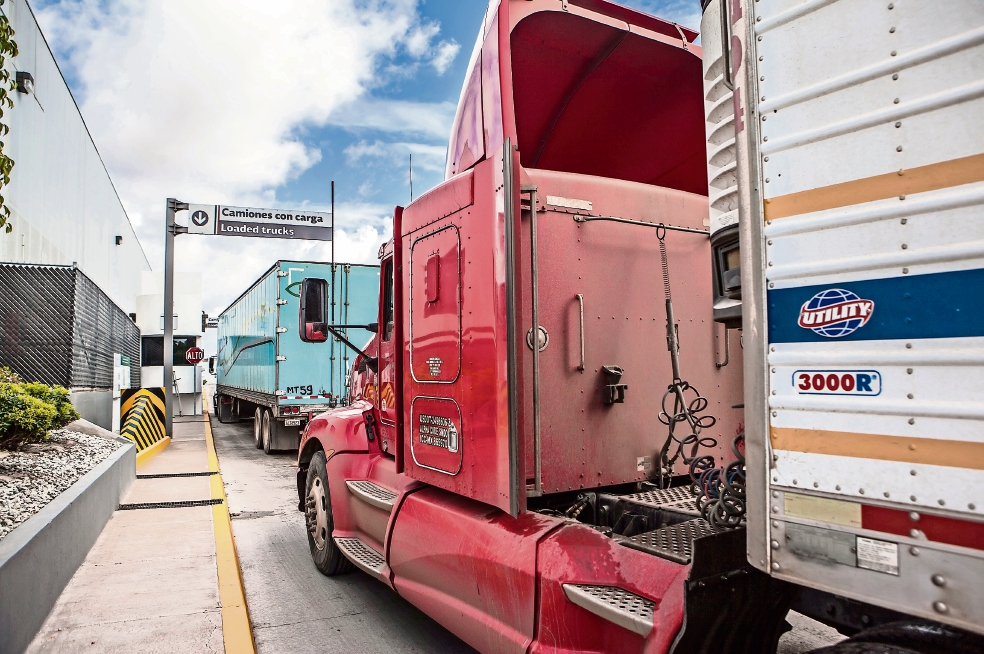Casi 2 mil camiones con exportaciones están detenidos por revisiones en Texas: Canacar