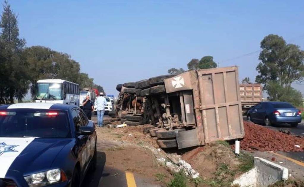 Accidentes afectan vialidad en la Texcoco-Peñón y la México-Querétaro