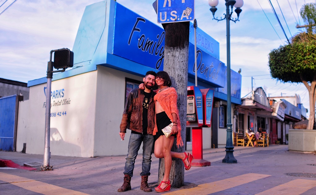 Parejas LGBT de caravana migrante se casan en albergue de Tijuana