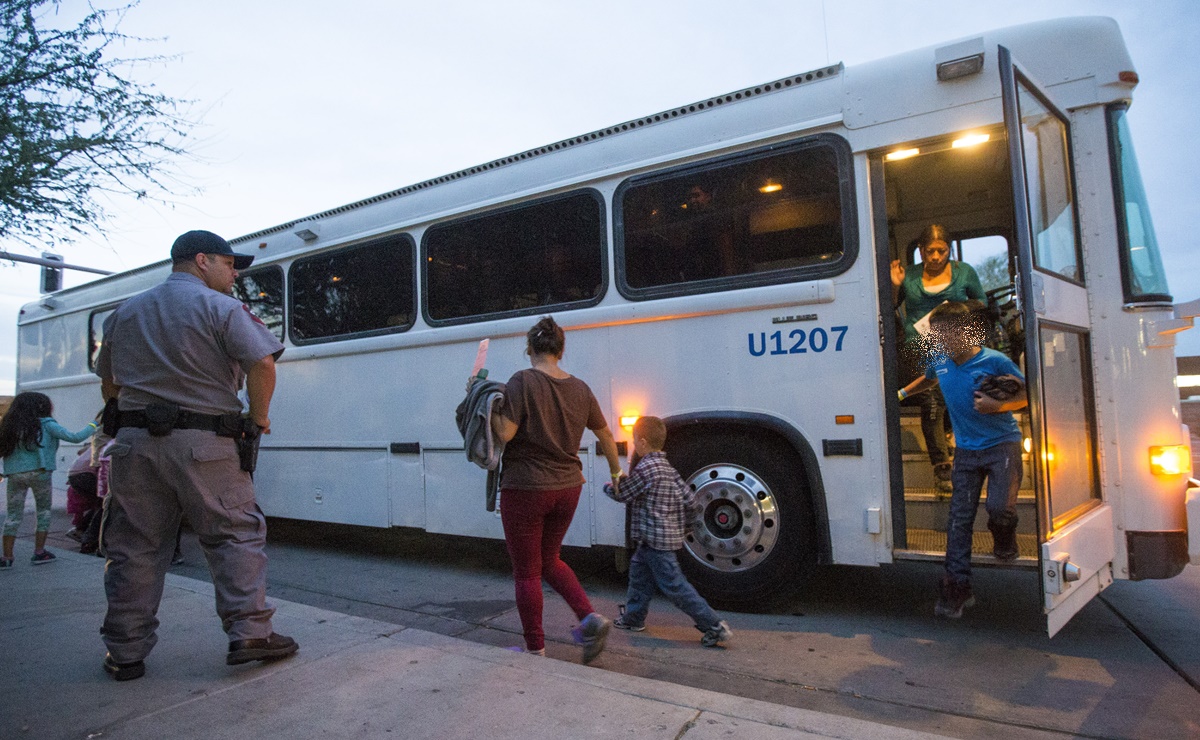 Gobernador de Florida y arzobispo se enfrentan por niños migrantes