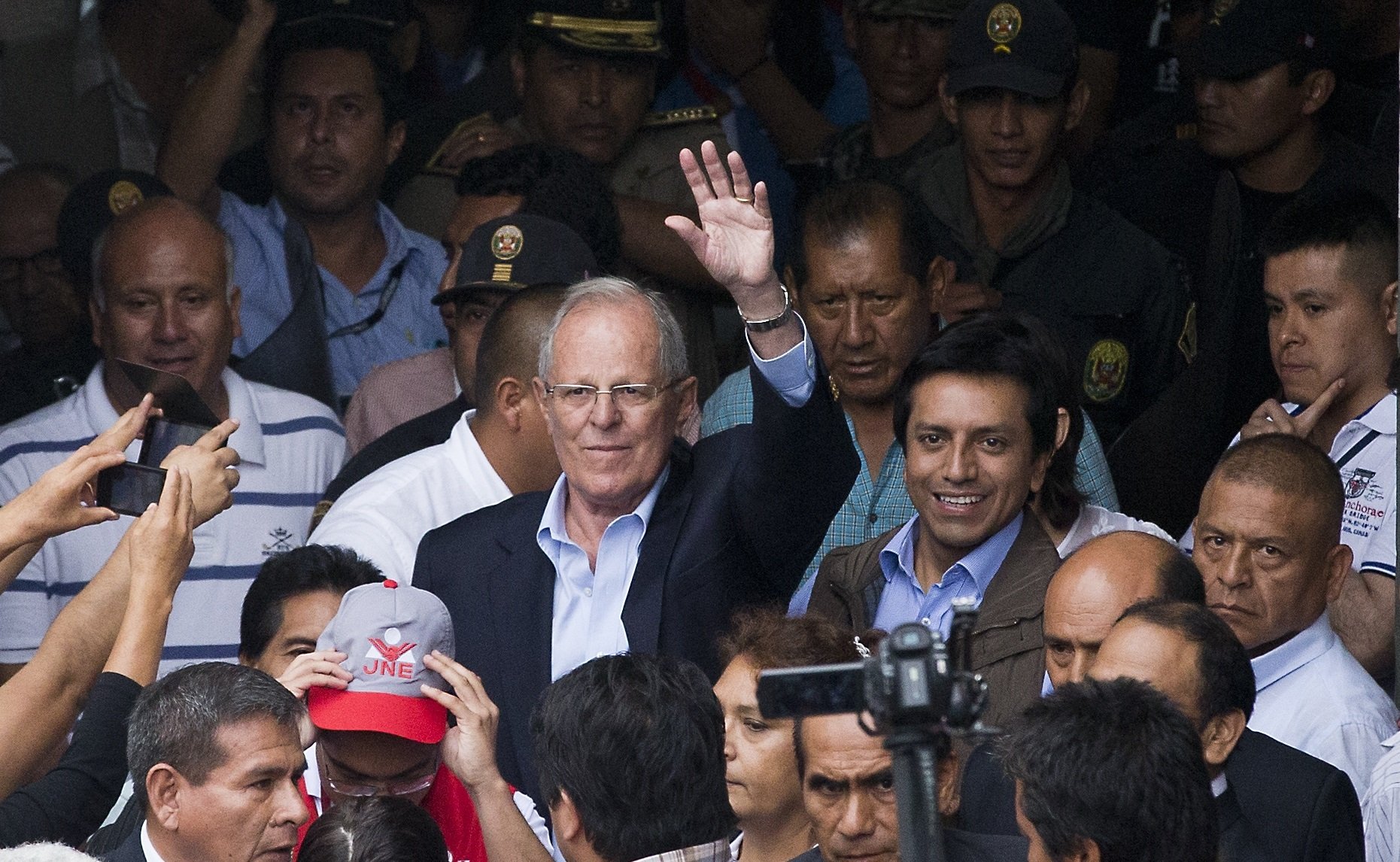 Perú requiere un presidente que no controle Congreso: Kuczynski