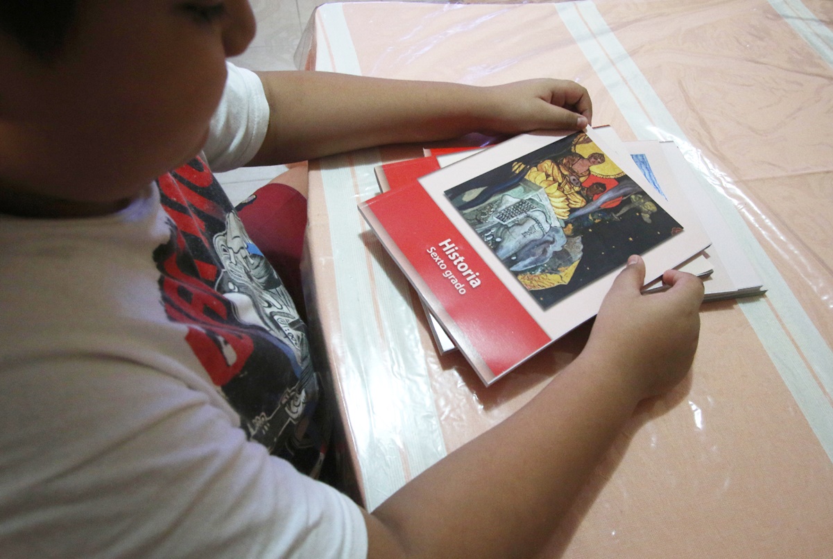Retiran libros de la SEP de escuelas de Guanajuato por supuestos errores y contenidos ideológicos