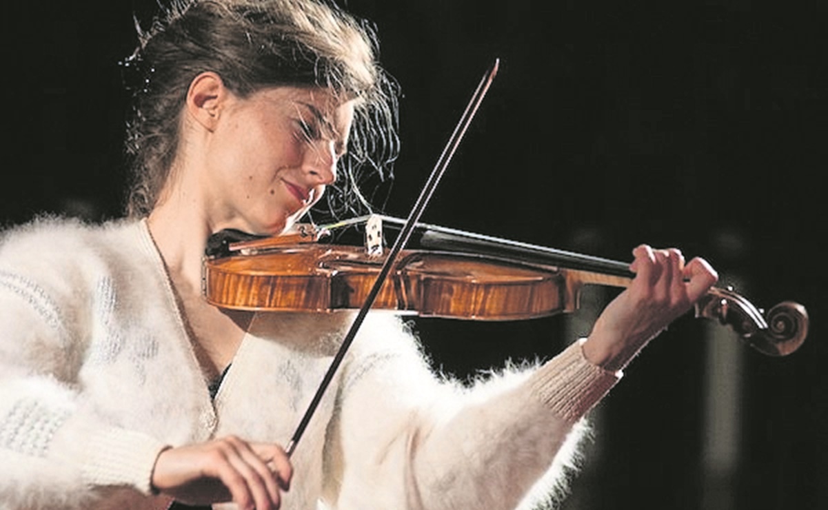 La violinista Anna Göckel lleva música de Bach a CU
