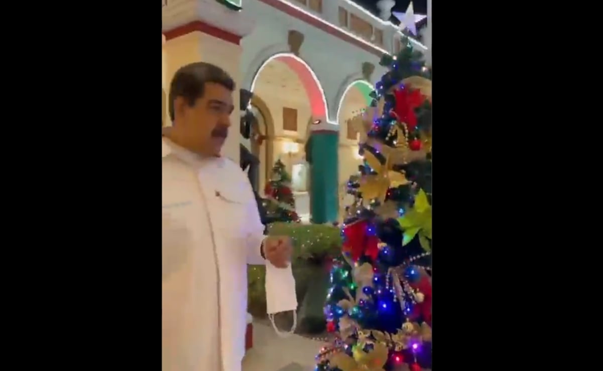 ¿Le gustará la Navidad? En pleno octubre, Maduro "recibe" a Santa Claus en Venezuela