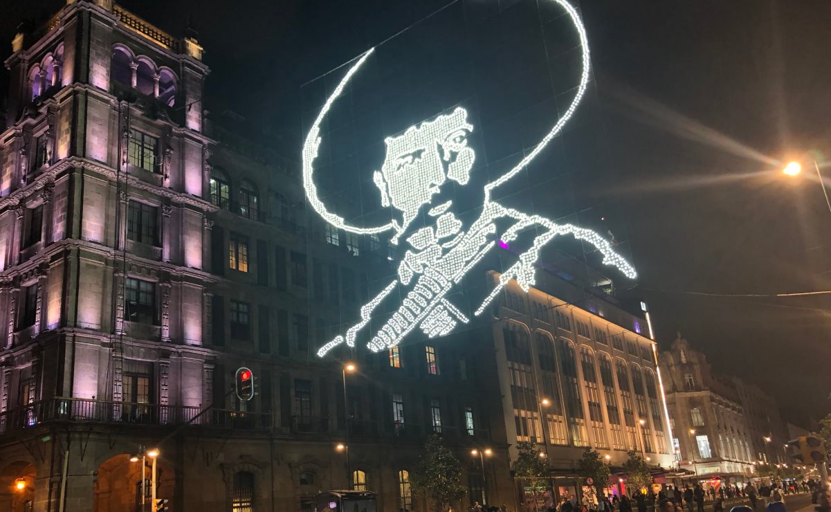 Inicia iluminación en el Zócalo con motivo del año de Emiliano Zapata