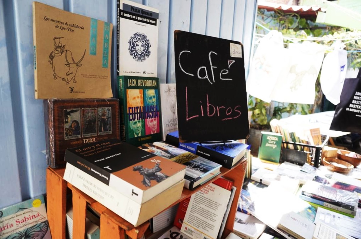 “Aquí estamos y resistimos”: Libreros independientes de Oaxaca que desafían el monopolio de la FILO