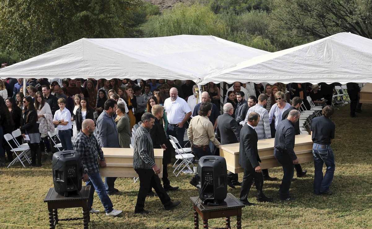 Piden justicia para mexicanos "sin voz" durante funerales de familia LeBarón