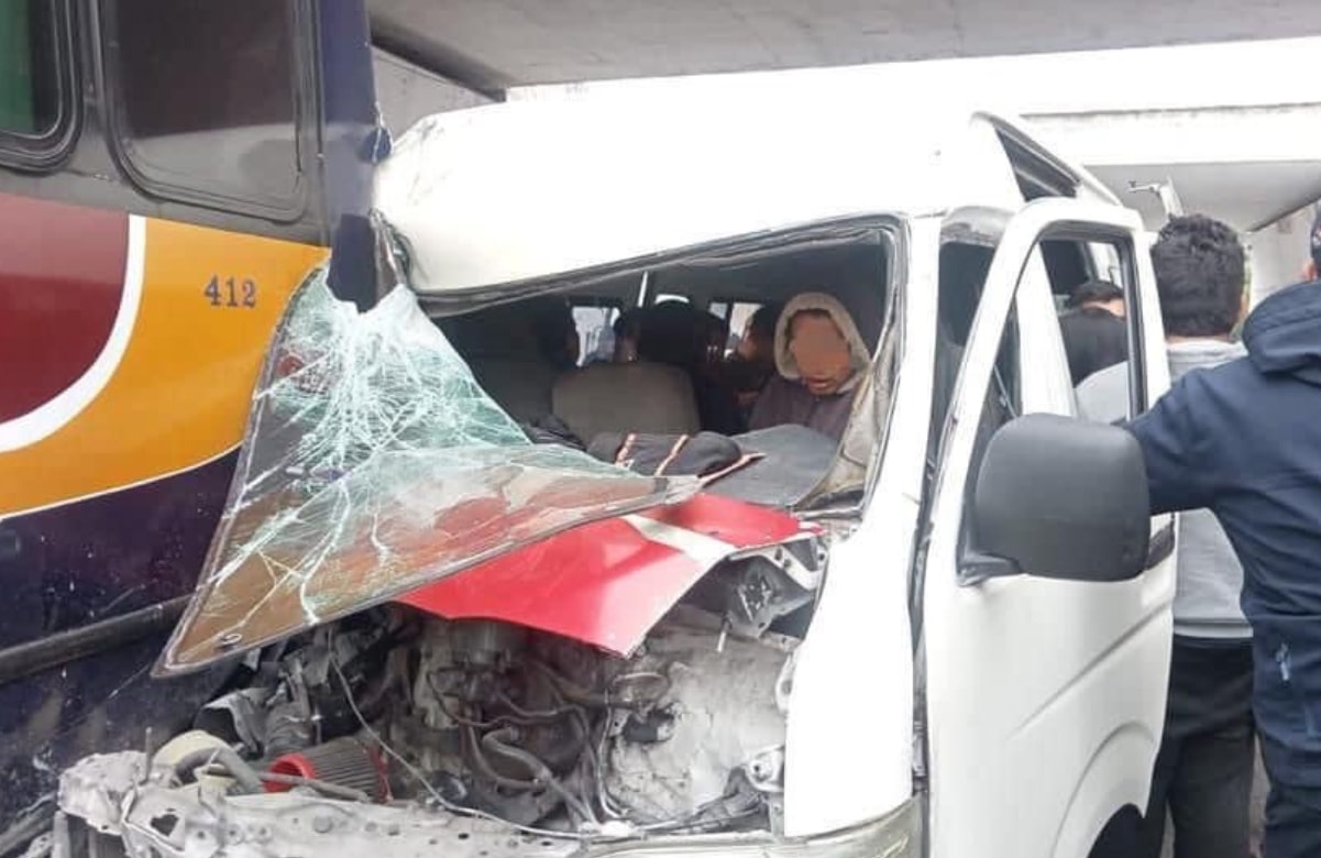 11 heridos deja choque entre camión y combi de transporte público en Cuautitlán Izcalli