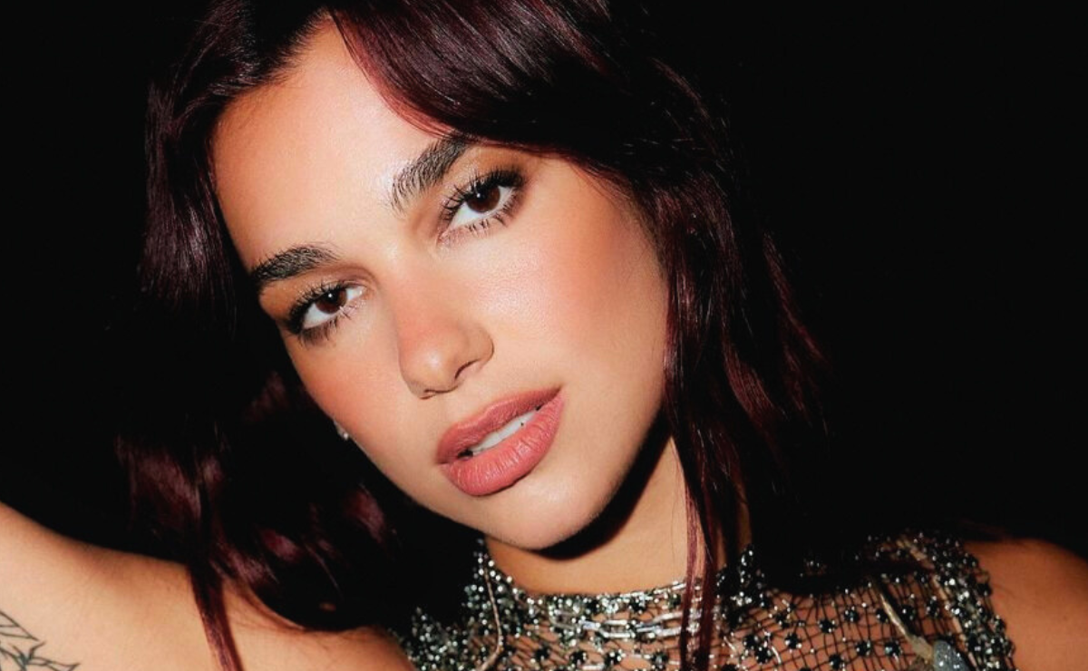 Dua Lipa sorprende con arriesgado vestido de transparencias en su cumpleaños