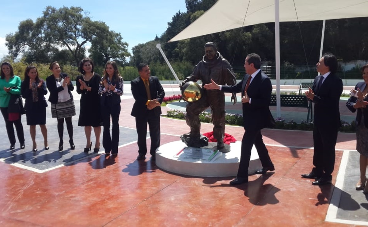 Roban estatua en honor al astronauta mexicano José Hernández; “siento que me secuestraron”, dice