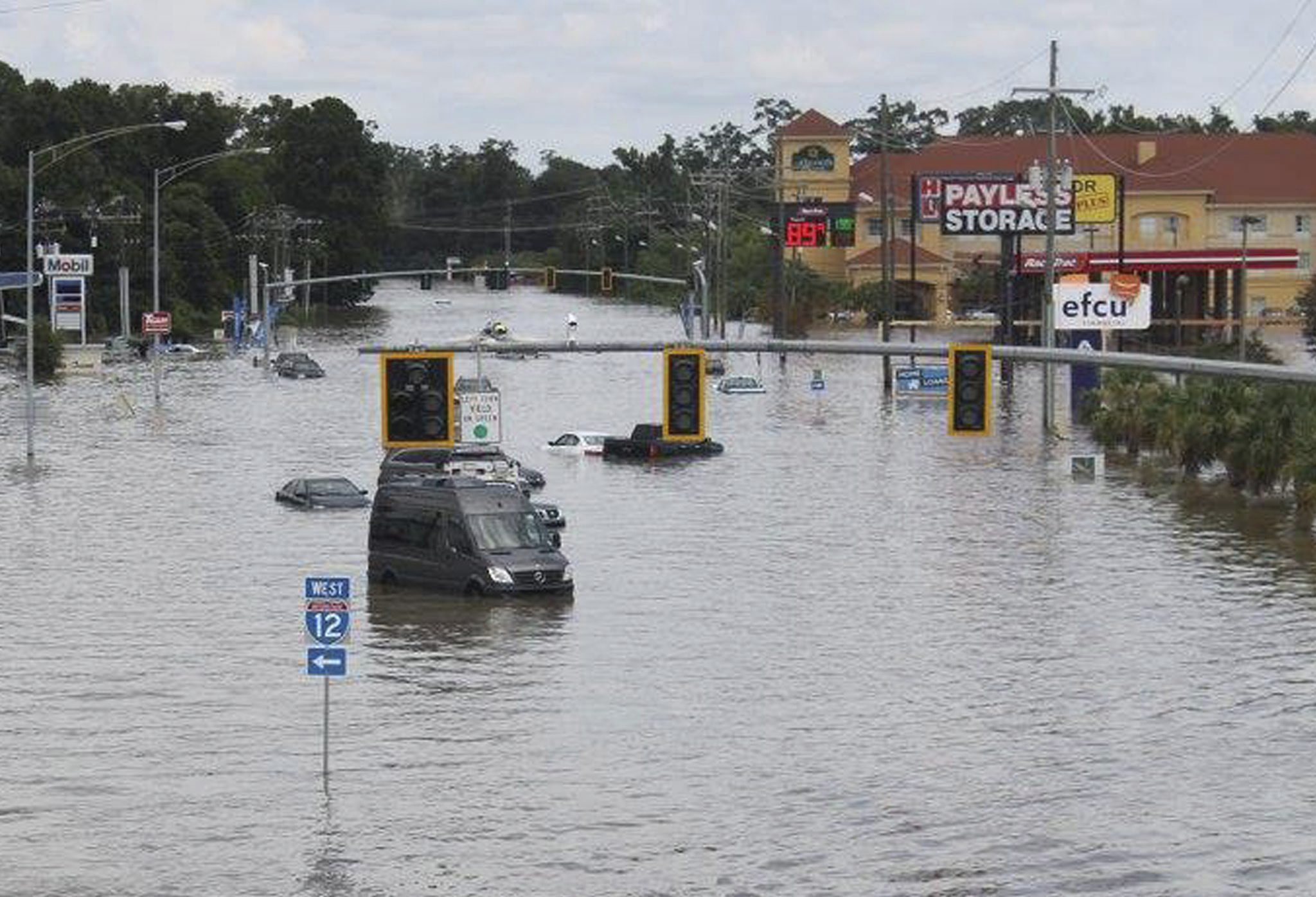 Suman 6 muertos por graves inundaciones en Louisiana