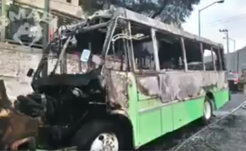 Asaltan camión y lo incendian con el chofer adentro en Cuautepec