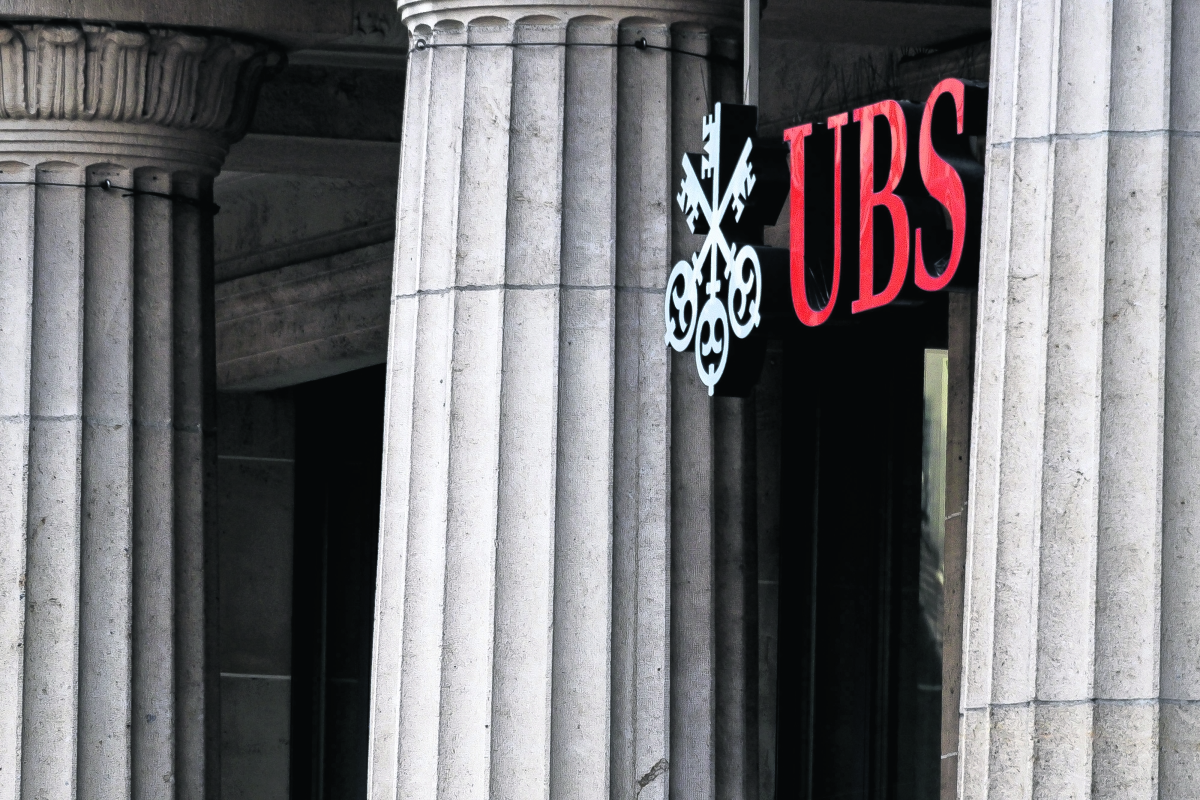 UBS realiza ajustes en estructura directiva