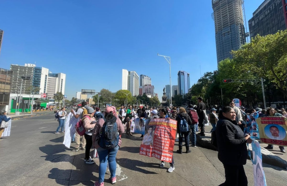 Familiares de personas desaparecidas liberan de Paseo de la Reforma e Insurgentes después de 5 horas de bloqueo