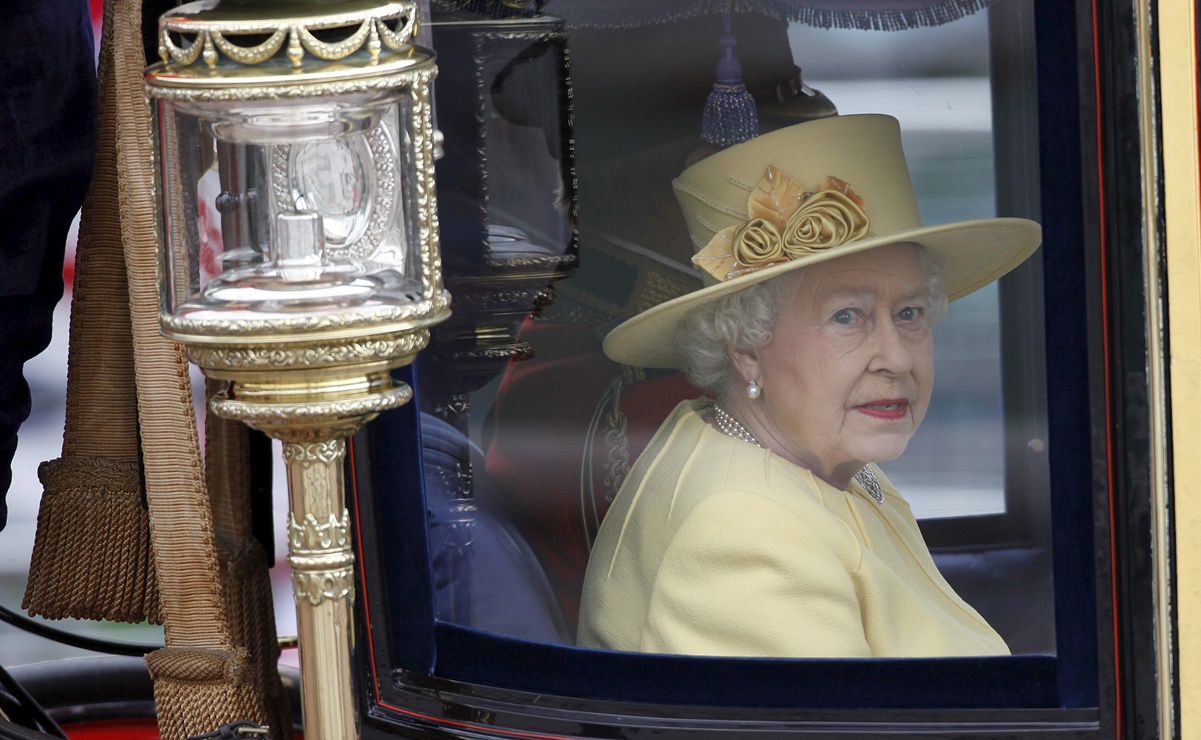 Viajar sin pasaporte y ser dueña de todos los cisnes de Reino Unido, los privilegios de la reina Isabel II