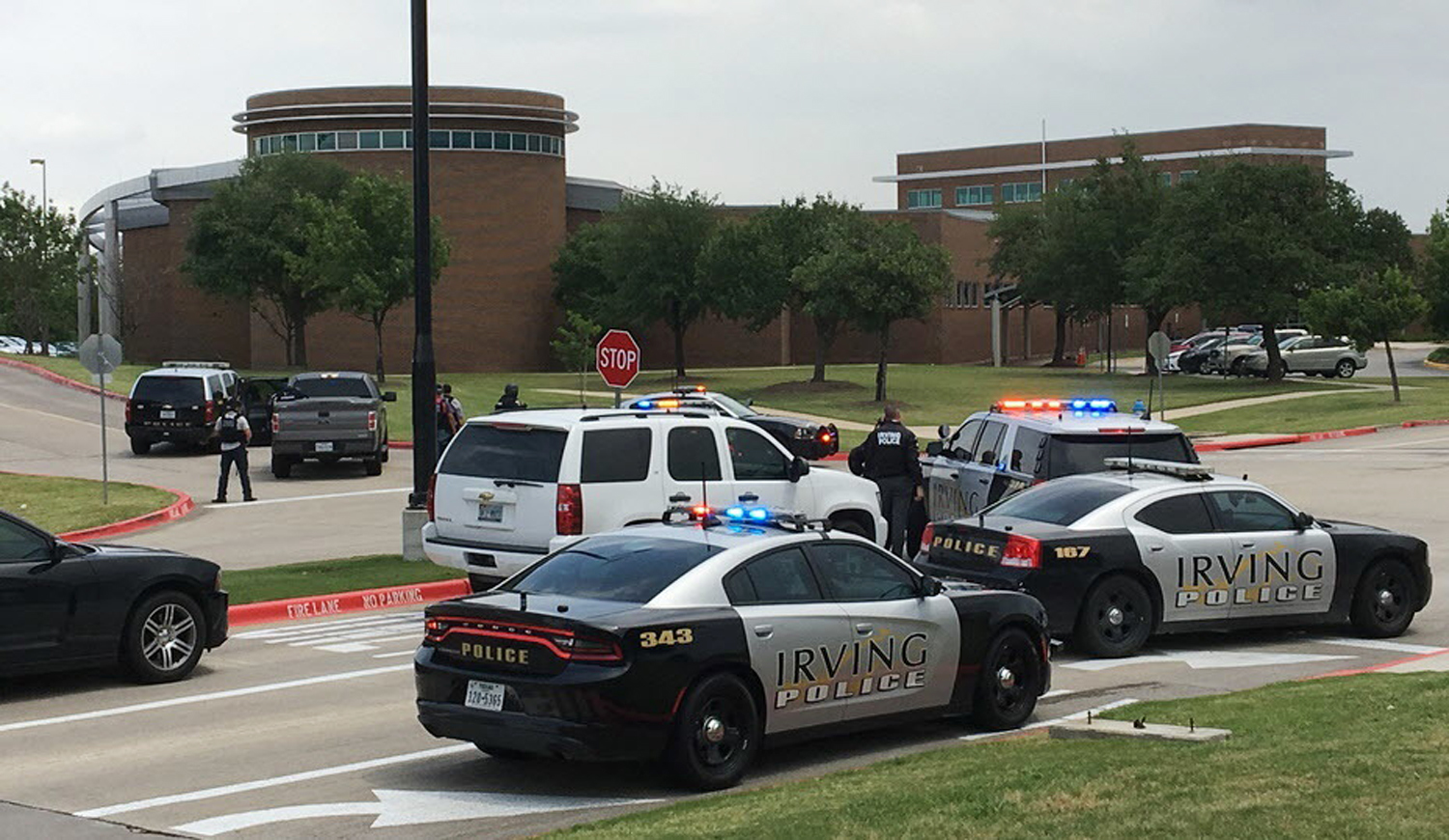 Tiroteo en escuela de Texas deja dos muertos, incluído el agresor