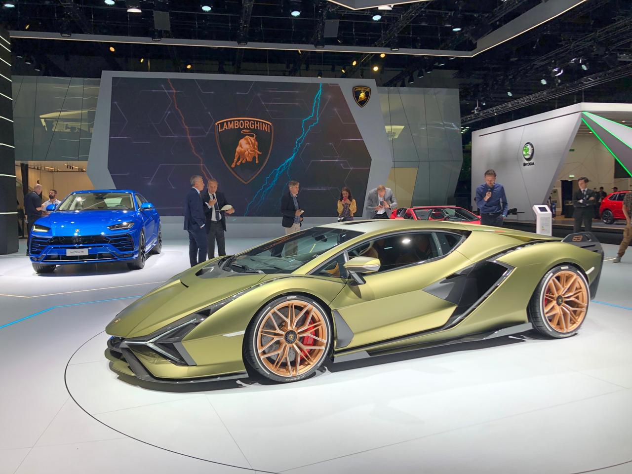Lamborghini presenta su primer híbrido