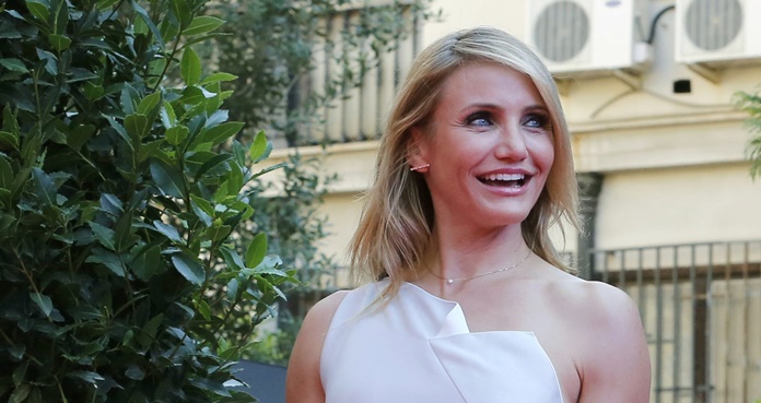 Cameron Diaz sorprende con silueta en traje de baño en Saint-Tropez