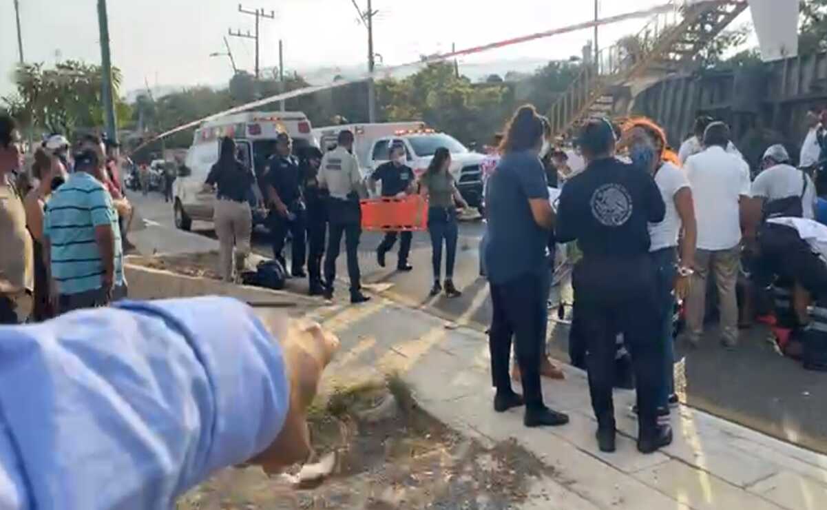 Periodista rompe en llanto al reportar accidente en Chiapas que dejó 55 migrantes muertos