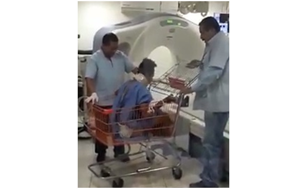 Difunden video de presunto traslado en carrito de super en hospital de Tabasco