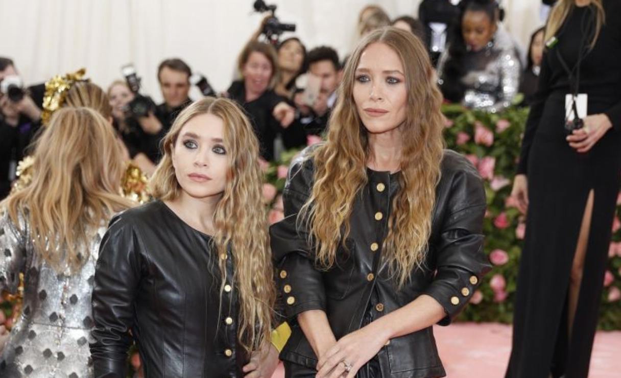 Mary-Kate y Ashley Olsen sorprenden en reciente video de felicitaciones