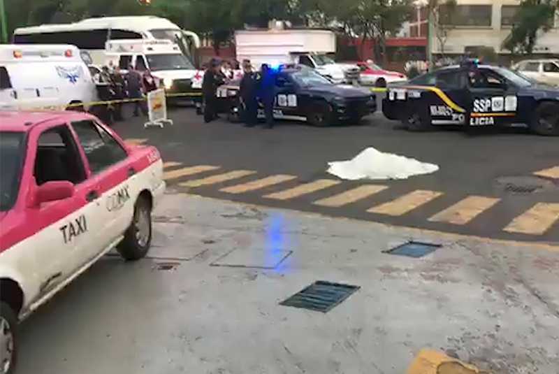 Transexual asesina a puñaladas a taxista en gasolinera de Eje Central
