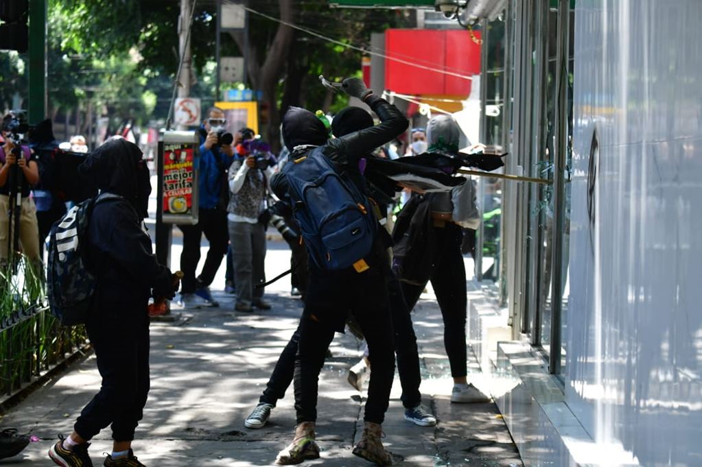 Cumplimentan orden de aprehensión contra 2 policías capitalinos por agresión a adolescente