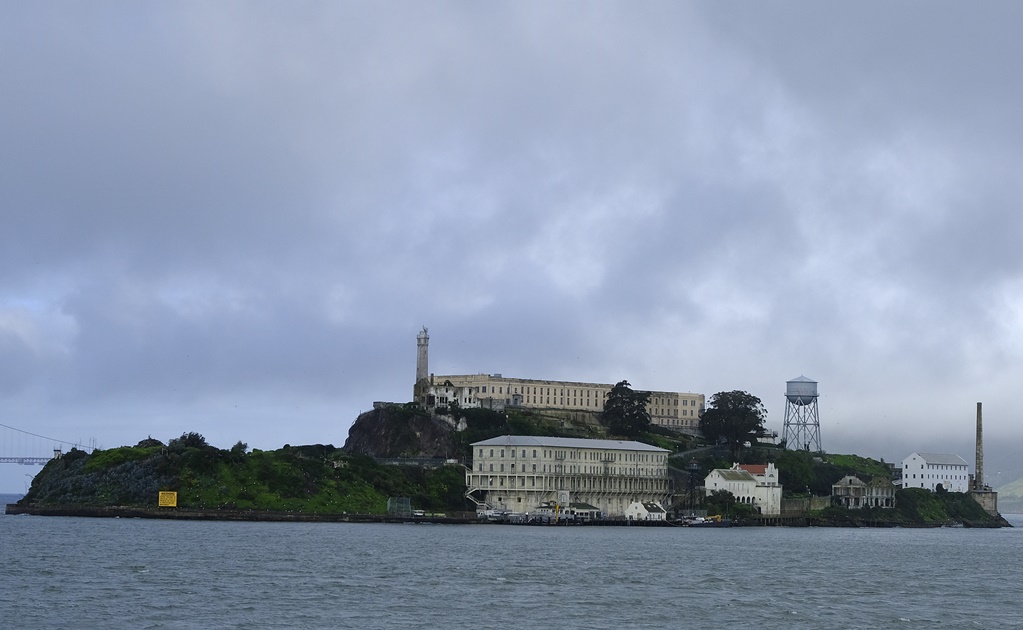 Hallan túneles y construcciones militares enterrados en la prisión de Alcatraz