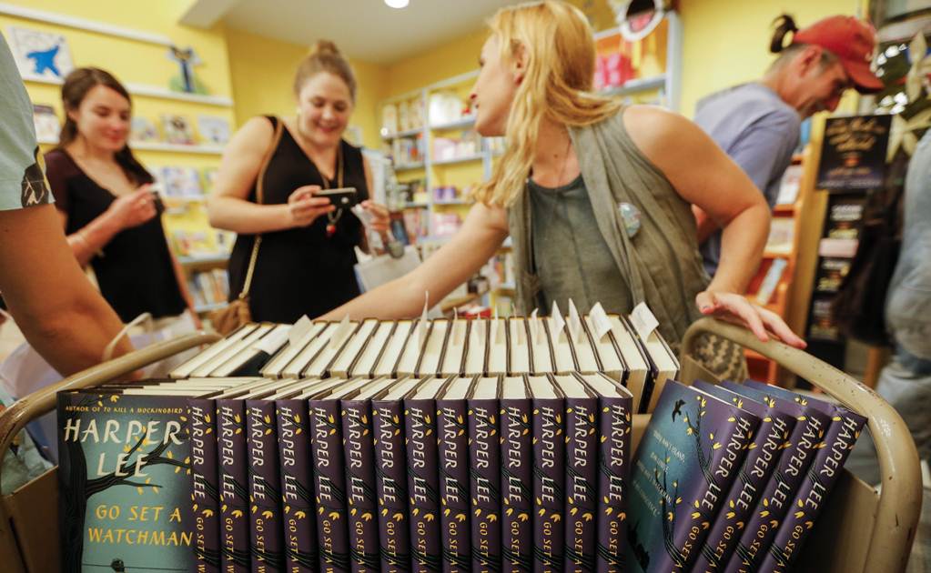 Nueva novela de Harper Lee vende bien en su debut