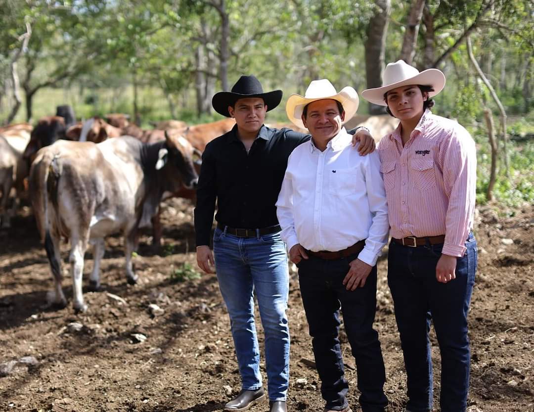 Joaquín Díaz Mena, candidato de Morena en Yucatán, se fractura brazo en accidente