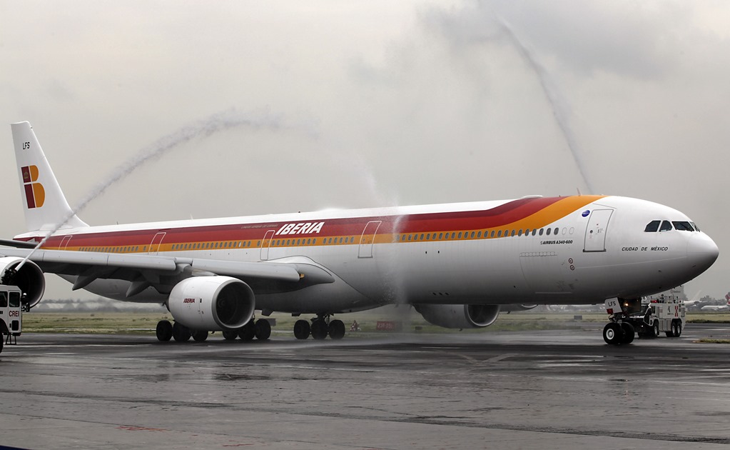 "Estén muy tranquilos, nosotros lo estamos", dijo piloto de Iberia a pasajeros (Audio)