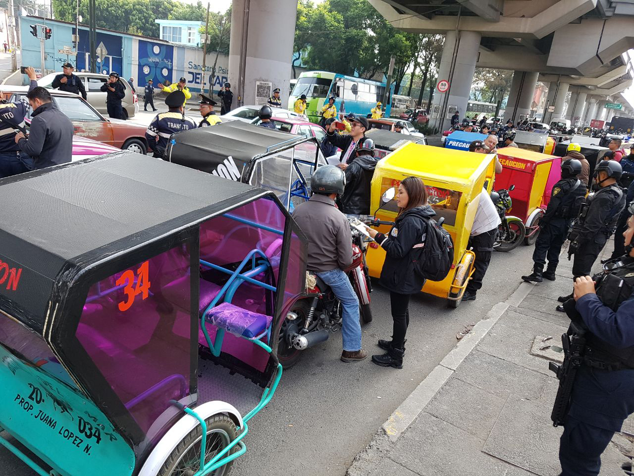 Mototaxis no se van a regular, están fuera de la ley: Semovi 