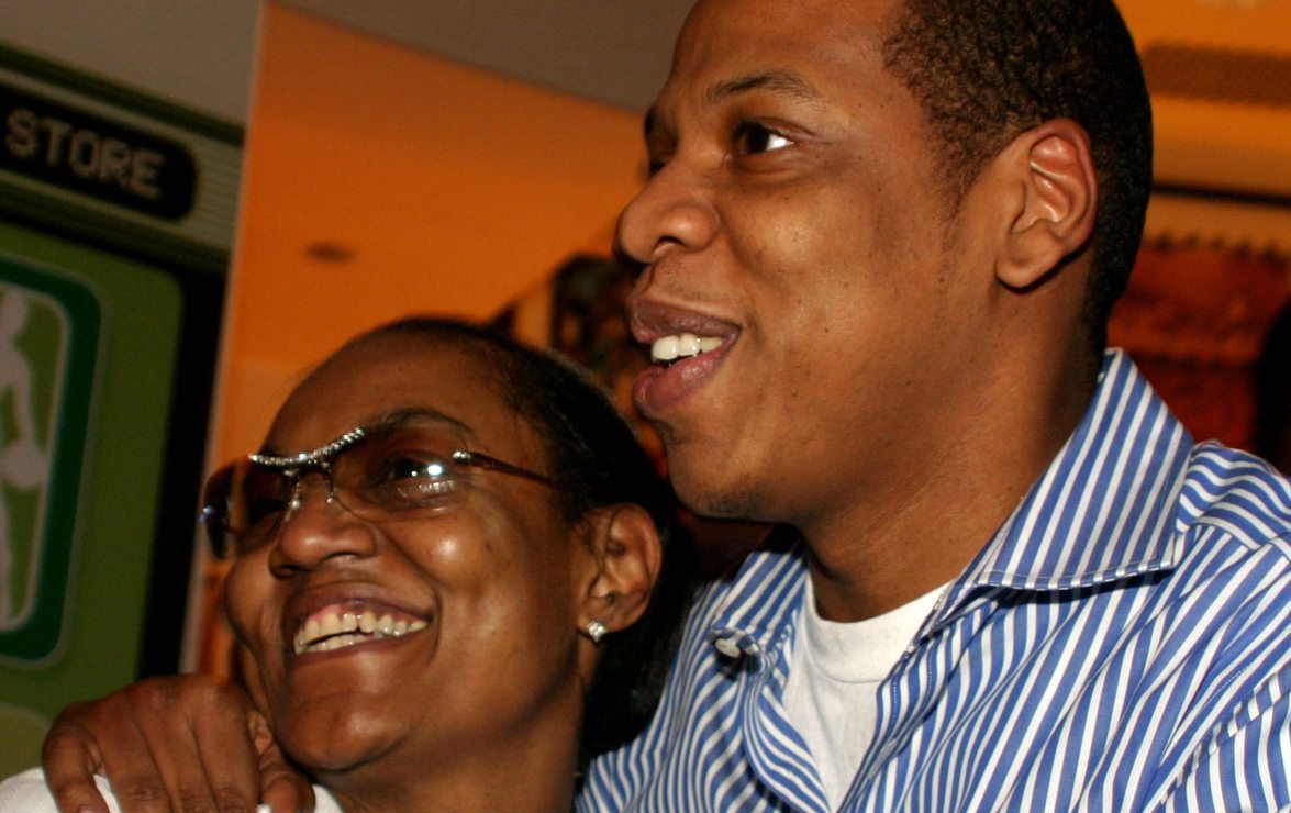 La mamá de Jay-Z se casa con Roxanne Wilshire, su novia 'de toda la vida'