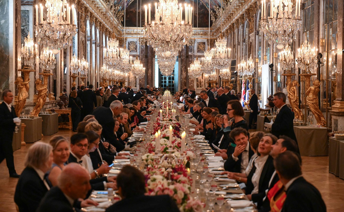 Macron organiza lujosísima cena, con langosta azul, para el rey Carlos III en el Palacio de Versalles