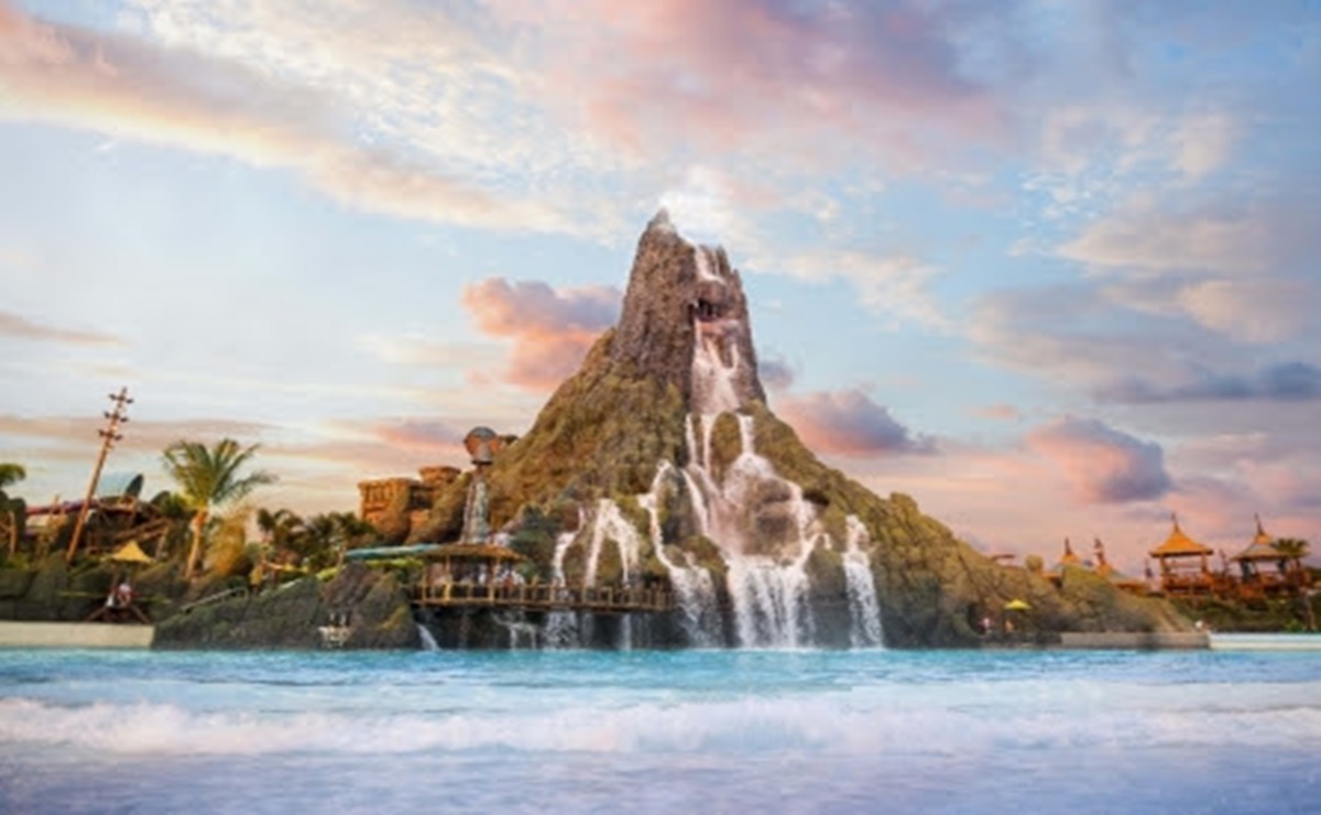 Universal’s Volcano Bay: comida, cabañas y tecnología más allá de atracciones acuáticas