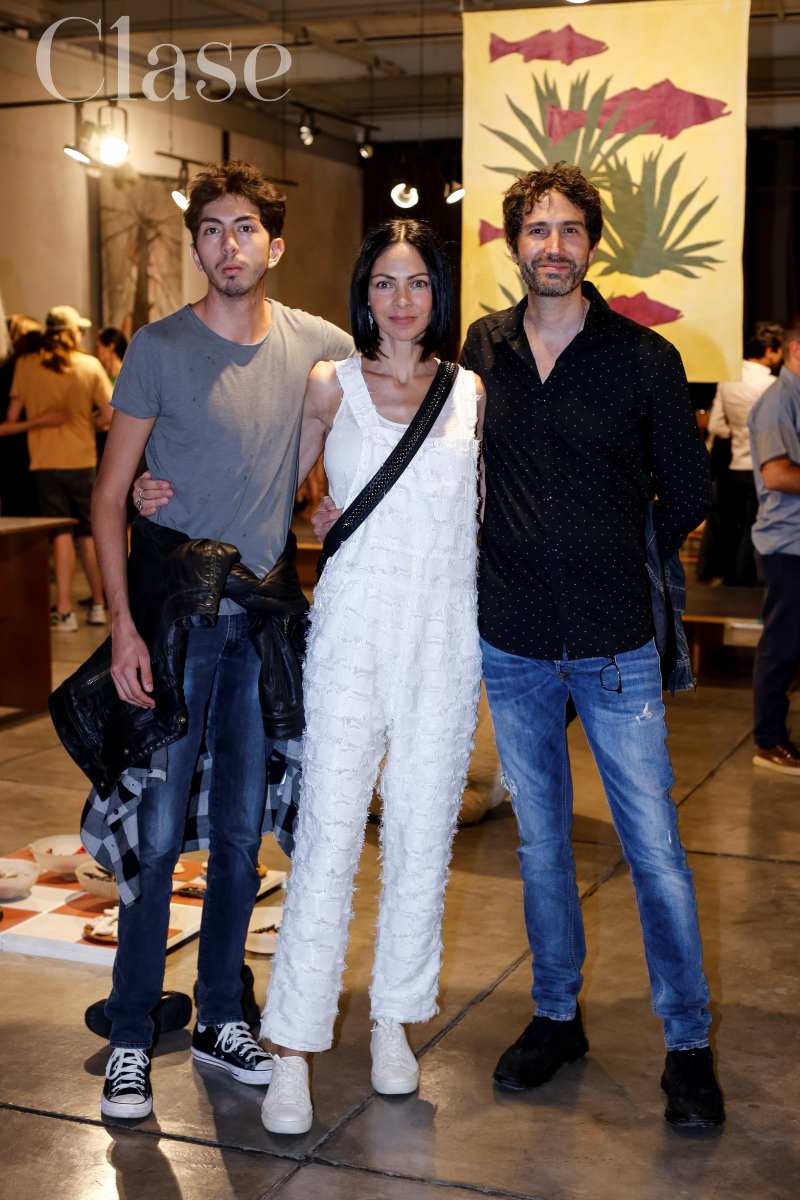 Benny, Celina y Mateo Ibarra en exposición en Garage, en San Miguel