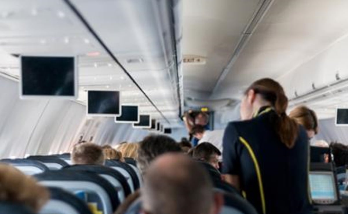 Descubren a azafata que ofrecía servicios sexuales en aviones