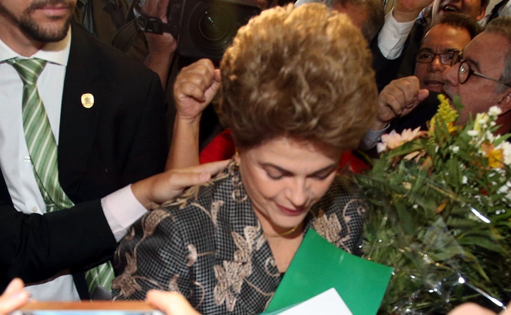 Rousseff se dirige al Senado para afrontar juicio político
