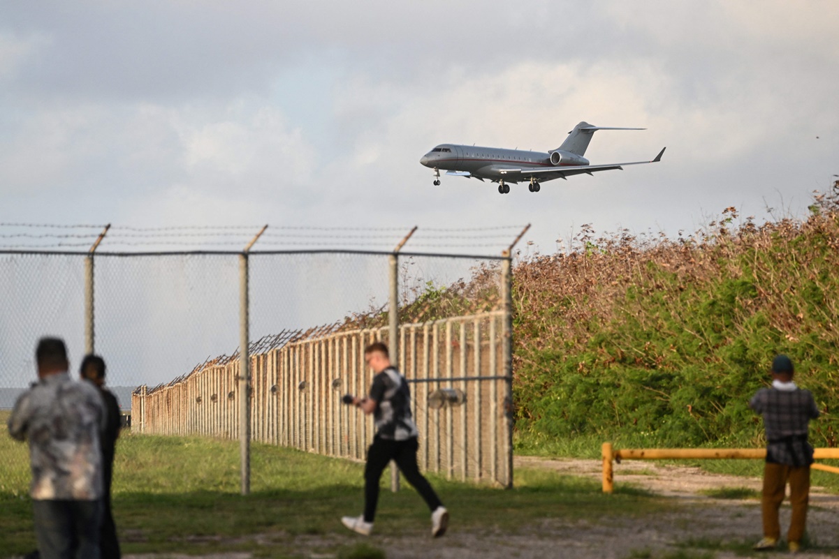 Avión en el que viaja Julian Assange aterriza en las islas Marianas del Norte, en territorio de EU