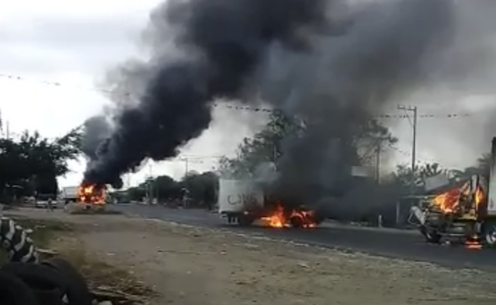 Incendian tráileres para bloquear carretera de Veracruz